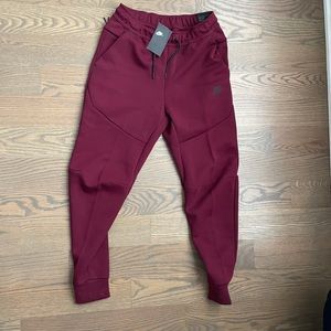 Nike Mens Tech Fleece Maroon Jogger Sweatpants